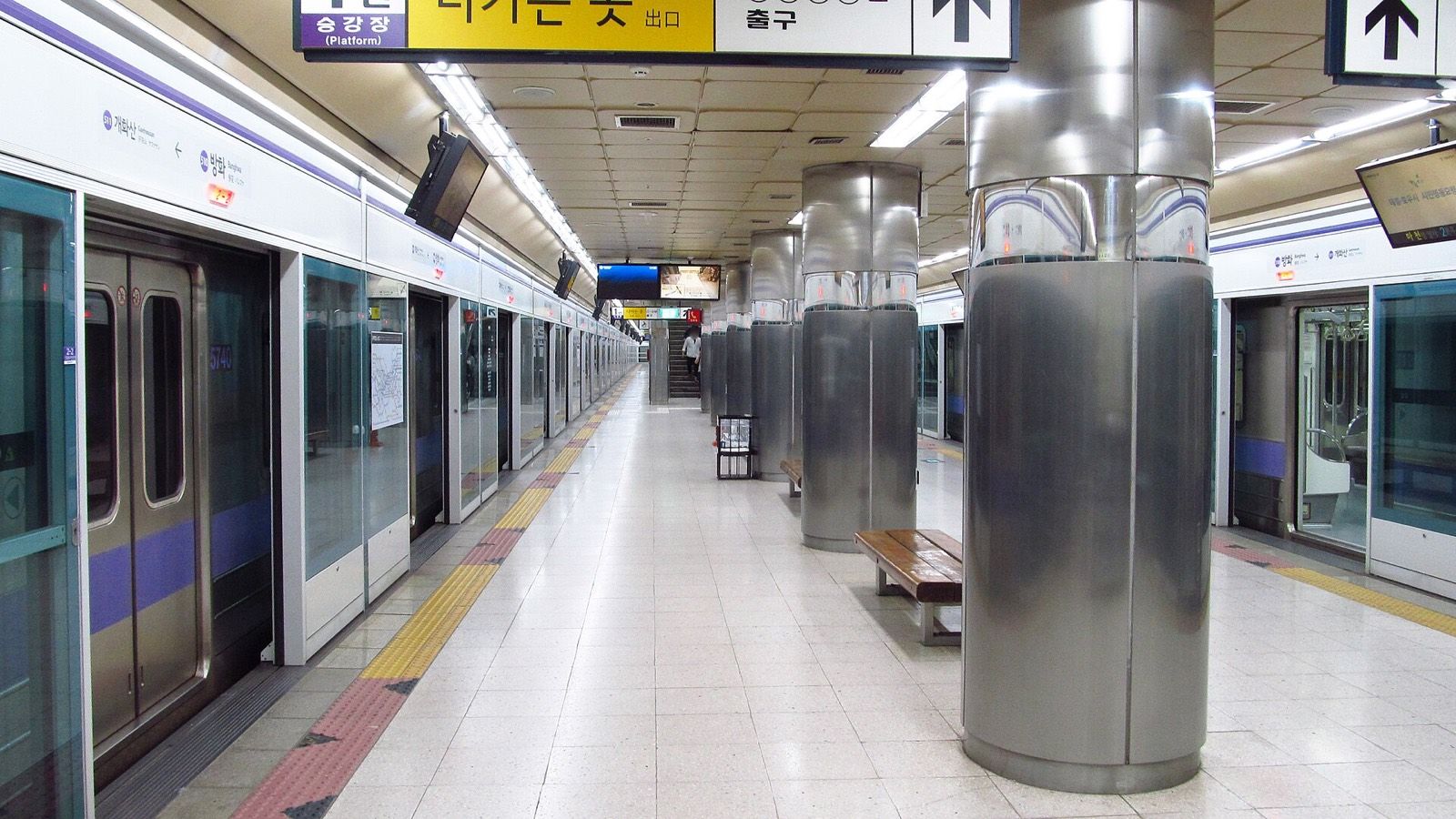 Seoul Metro platform with a train arriving